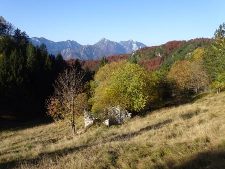 Val di Resia, Sentiero 643 Stolvizza stavoli Lom