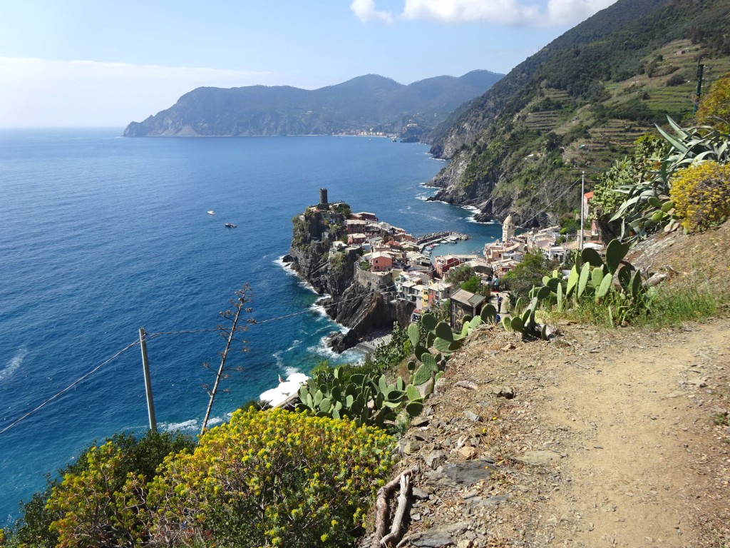 Vernazza e Punta Mesco viste dal sentiero per Corniglia