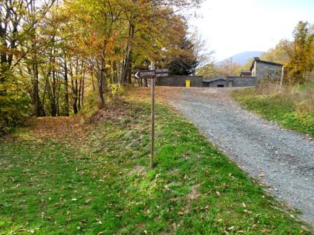 Castellino di Riolunato, cimitero e sentiero natura