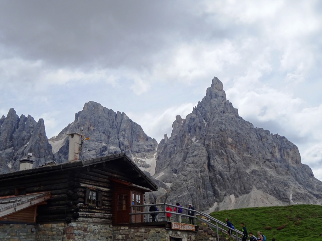 Baita Segantini Cimon della Pala