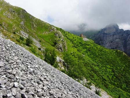 Giro del Monte Sagro Casa dei Pisani Picco di Navola